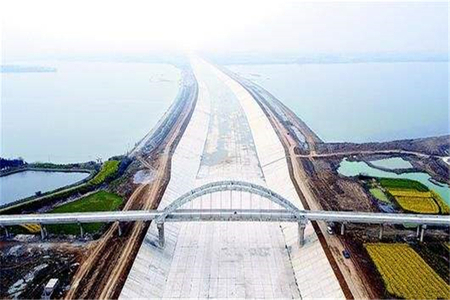 荊州農高新區引江濟漢渠大橋橋面薄層鋪裝工程